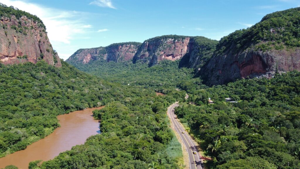 Rota serra e charme paxixi ao lado do Rio Aquidauana. Foto: Álvaro Rezende