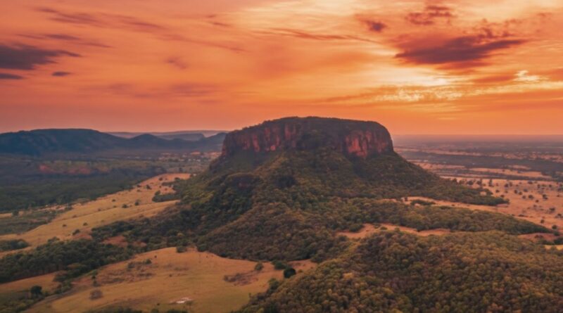 Turismo em Aquidauana MS — Morro do Paxixi no Pantanal Sul Entardecer no Paxixi: trilha ao pôr do sol + jantar pantaneiro