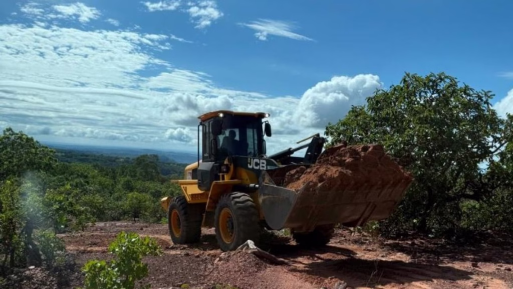 Manutenção na estrada do Morro do Paxixi melhora o acesso em Aquidauana