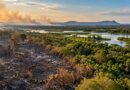 Queimadas em Aquidauana — fumaça sobre paisagem natural, imagem ilustrativa